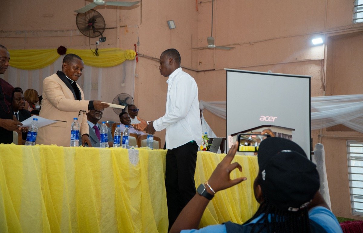 Acting Vice-Chancellor presenting Academic Excellence Awards