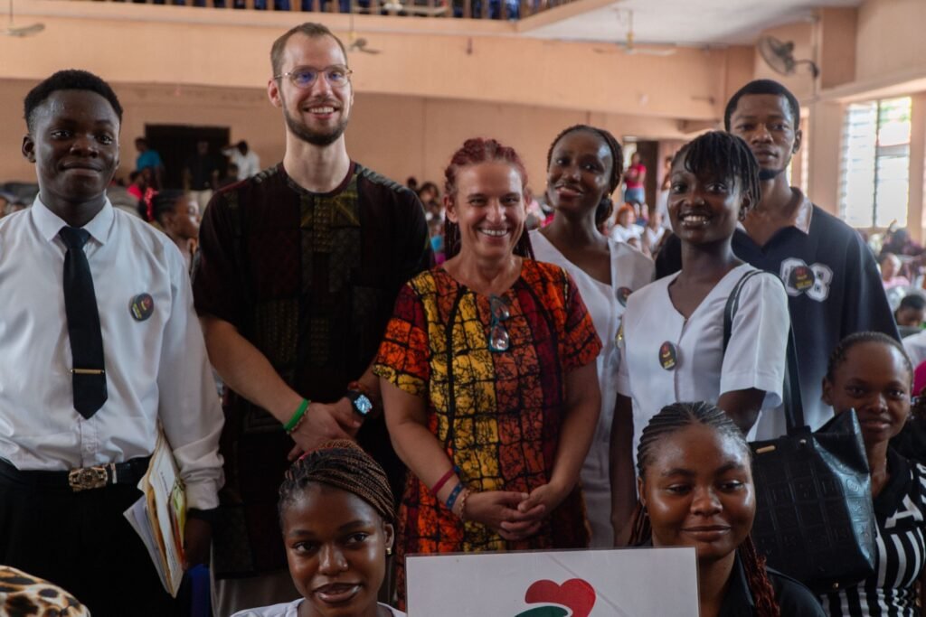 Dr. Réka Fodor and Dr. Márton Háznagy Benedek posing with students
